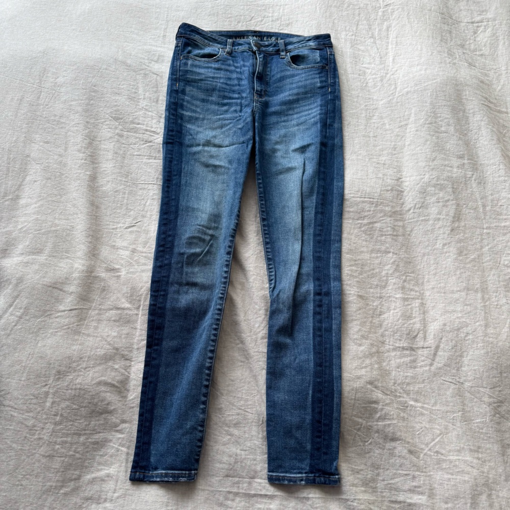 American Eagle Outfitters High-Rise Blue Jeans